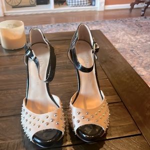 Rock & Republican stilettos, 10, black & Tan, Studded 4” heel